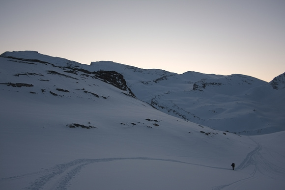Above the lower headwall, Kev approaching the Bow Hut in evening lighting.