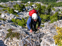 There are numerous small (and fun) cliff bands to surmount on the way up past the Bears Hump to the cockscomb.
