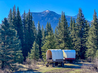 This outfitter camp sits on the edge of a lovely meadow about 12-13km from the parking lot.