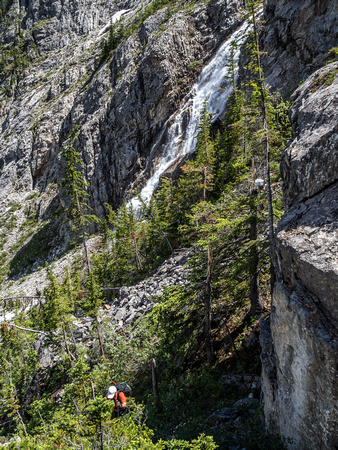 We started with a rising traverse along a lower cliff band to access the upper Krummholtz forest.