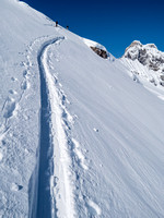 On large open snow slopes the terrain can sneak up on you. This is that "small roll" from the previous photo.