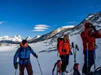 Skiing to the French / Robertson col.
