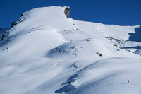 Wietse skis towards Ramp Peak.