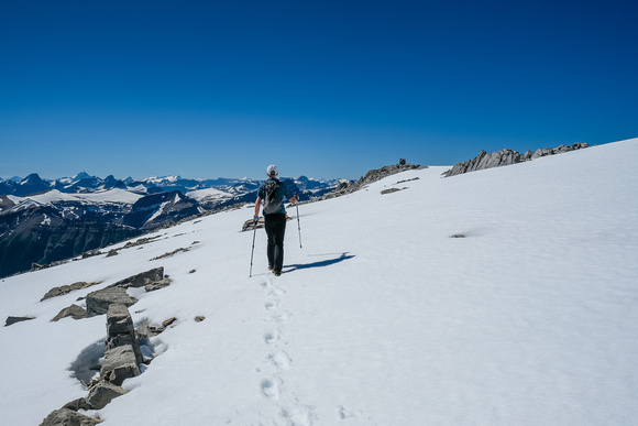 Phil traverses to the summit of Mount Kentigern.