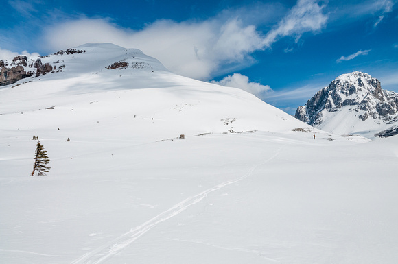 Wietse starts up steeper snow slopes on Snow Peak.